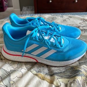 Women’s Adidas Supernova W running shoes - size 8 includes box